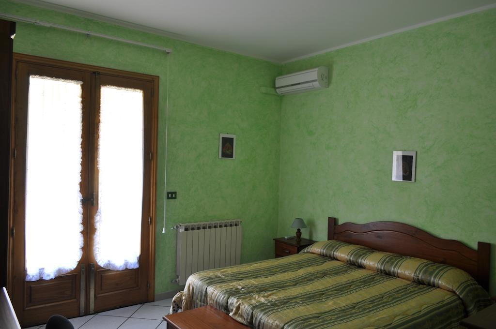 B&B Villa Dagala Santa Venerina Quarto foto