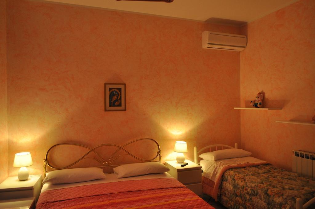 B&B Villa Dagala Santa Venerina Quarto foto